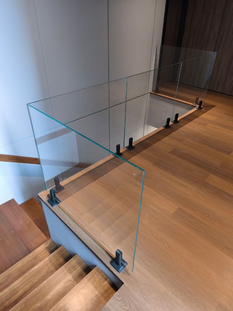 Railing Tangga Kaca Tempered 4